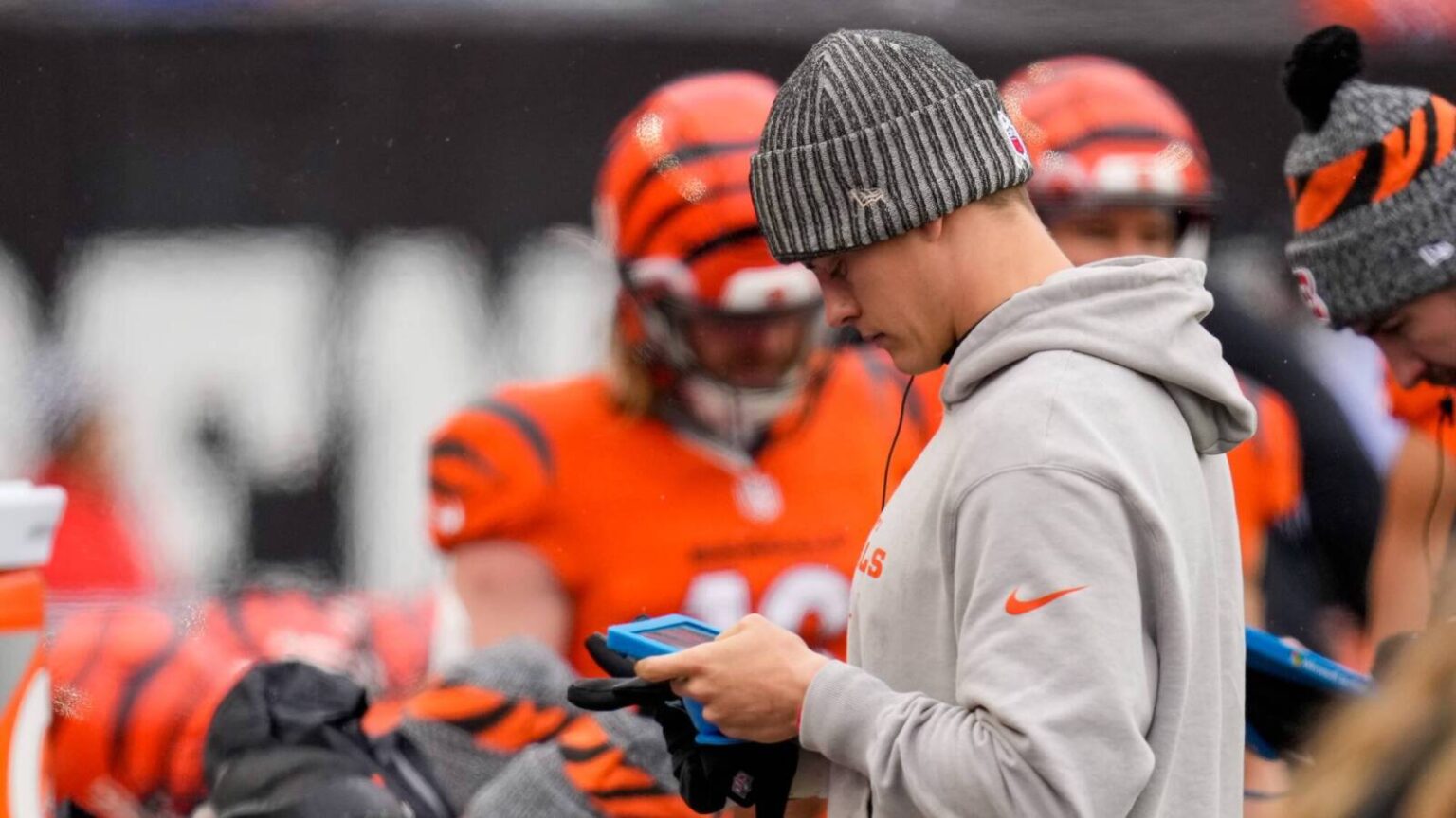 Joe Burrow to undergo wrist surgery on Monday