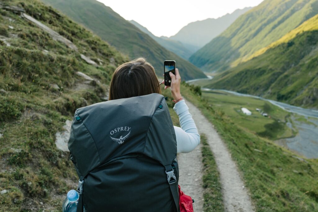 Journey Security: The way to Discover a Particular person by Cellphone Quantity When Overseas