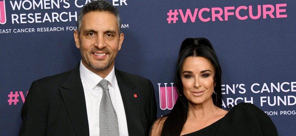 Kyle Richards & Mauricio Umansky Back Together? New Family Photo Revealed! Kyle Richards & Mauricio Umansky Back Together? New Family Photo Revealed!