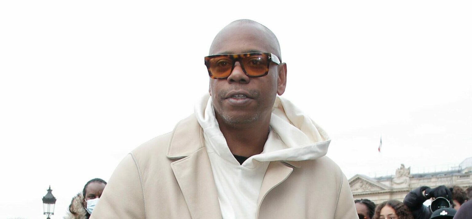 Dave Chappelle Walks Off Stage Mid Present After Cellphone Mishap
