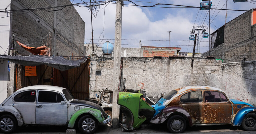 In This Mexican Neighborhood, Locals Say ¡Viva el Beetle! In This Mexican Neighborhood, Locals Say ¡Viva el Beetle!