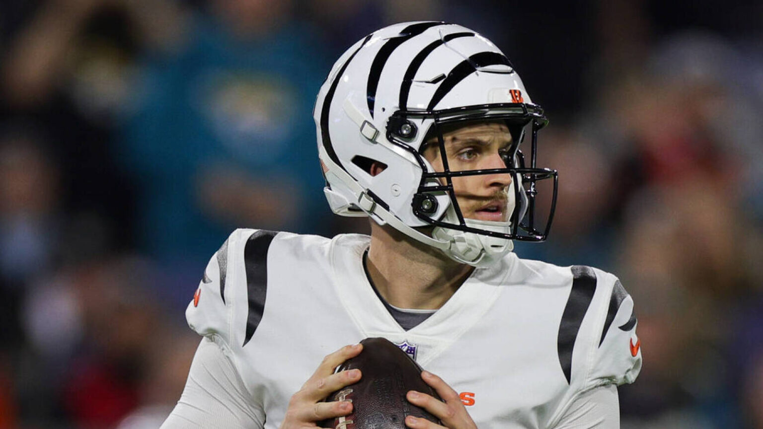 ‘MNF’ takeaways: Excellent backup play, Lawrence injury highlight ‘MNF’ takeaways: Excellent backup play, Lawrence injury highlight