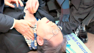 SHOCK VIDEO: South Korean Opposition Get together Chief Stabbed within the Neck Throughout Press Convention | The Gateway Pundit
