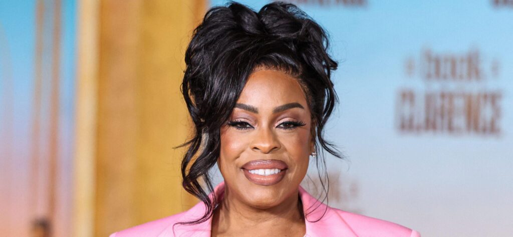 Niecy Nash Celebrates Emmy Win By Skinny-Dipping In Resort Suite