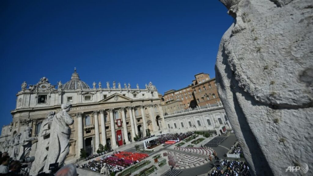 Police arrest man with knife close to St Peter’s Sq. in Vatican