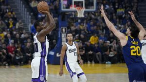 Barnes shines as Kings maintain off Warriors, Lakers prime Bulls