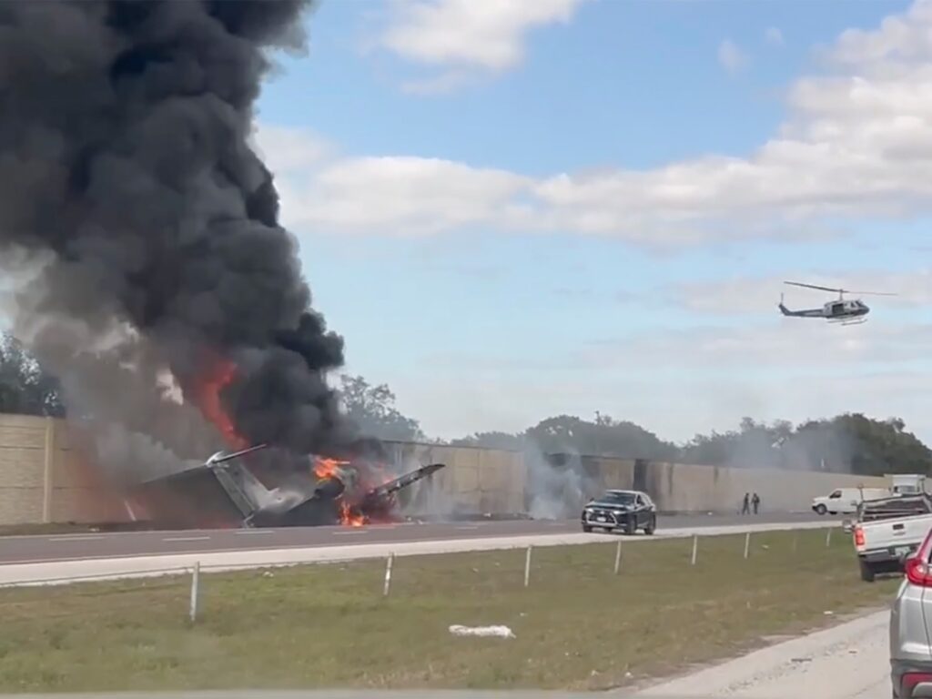 Naples, Florida aircraft crash kills two on US freeway; officers examine | Aviation Information Naples, Florida aircraft crash kills two on US freeway; officers examine | Aviation Information