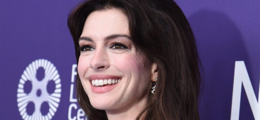 Anne Hathaway’s ‘Condescending’ Fan Interplay Sparks Debate