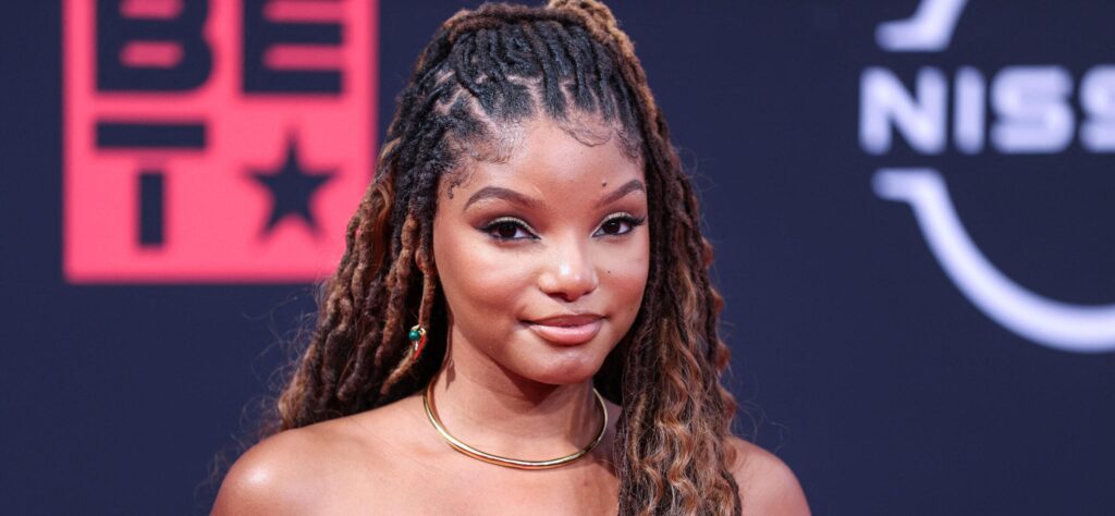 Sterling Okay. Brown Makes Halle Bailey Cry At SAG Awards Sterling Okay. Brown Makes Halle Bailey Cry At SAG Awards