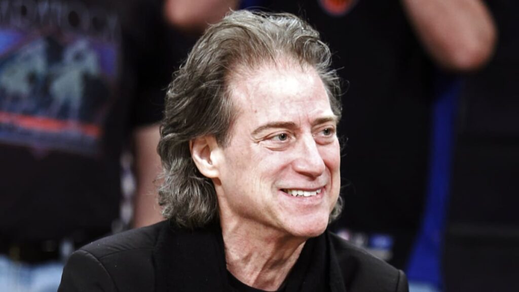 Richard Lewis, comedian and Curb Your Enthusiasm common, dies at 76 Richard Lewis, comedian and Curb Your Enthusiasm common, dies at 76