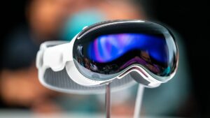 An Apple retailer worker gave me a stunning cause to like the Imaginative and prescient Professional