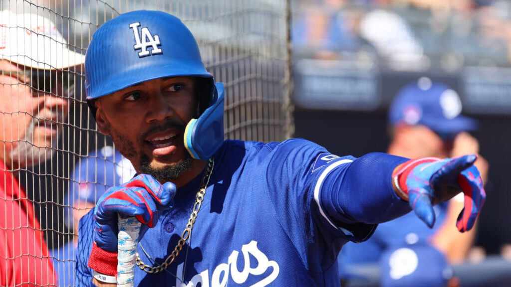 Watch: Dodgers offense explodes in first spring coaching recreation Watch: Dodgers offense explodes in first spring coaching recreation