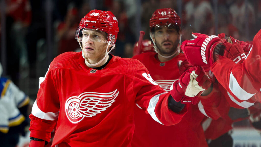 Watch: Pink Wings rating purpose in opening minute of Blues showdown