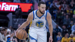 Watch: Stephen Curry performs peacemaker to avoid wasting his teammate