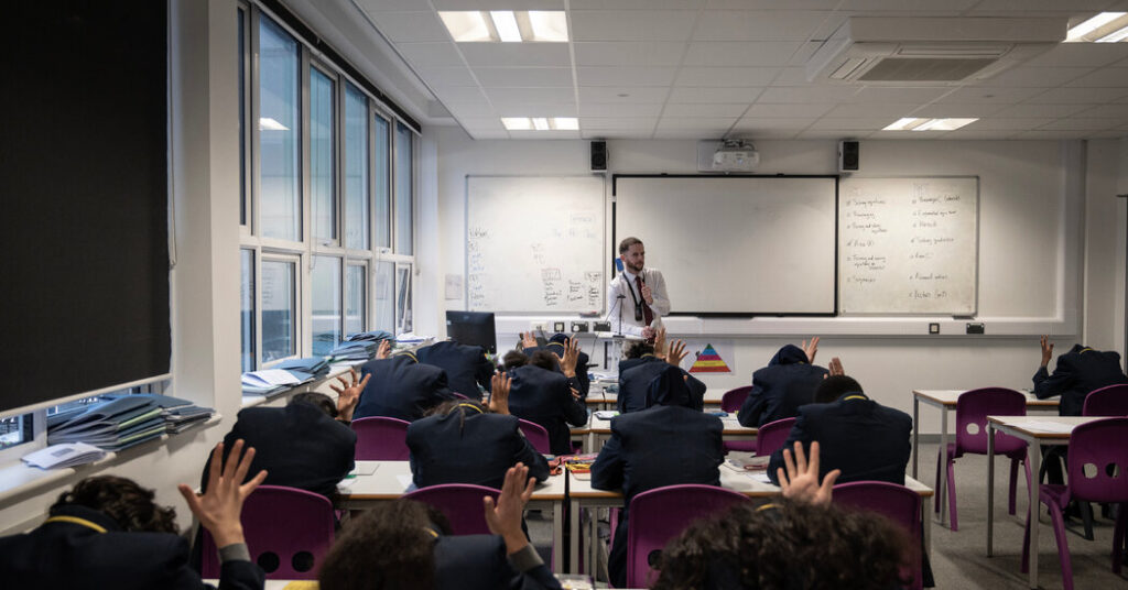 ‘You Can Hear a Pin Drop’: The Rise of Tremendous Strict Colleges in England ‘You Can Hear a Pin Drop’: The Rise of Tremendous Strict Colleges in England