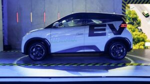 Commentary: Bans on electrical automobiles and photo voltaic panels? It’s not so implausible