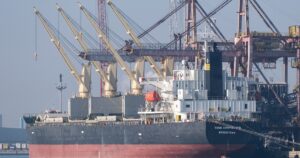 Houthi missile assault forces crew to desert ship in Gulf of Aden | Houthis Information