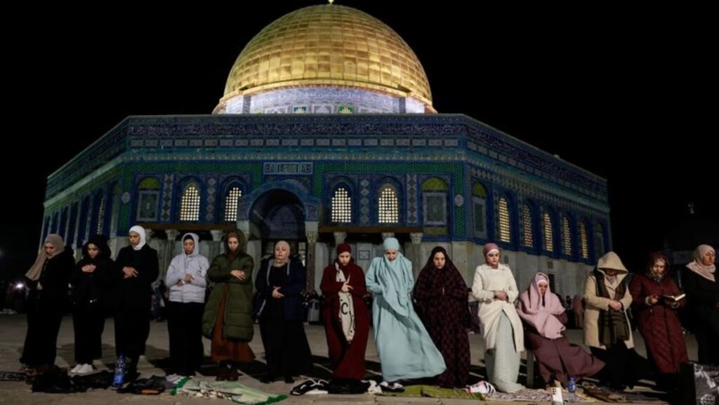 Palestinians put together for Ramadan within the shadow of Gaza conflict