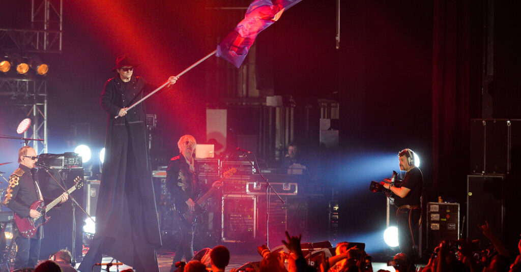 Piknik, a longtime Russian rock band, is now on the heart of a tragedy. Piknik, a longtime Russian rock band, is now on the heart of a tragedy.