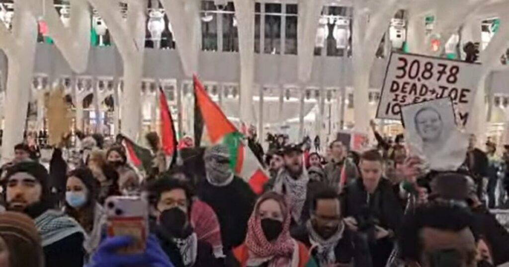 A Mob of Anti-Israel Protesters Swarmed the World Commerce Middle in NYC This Weekend (VIDEO) | The Gateway Pundit