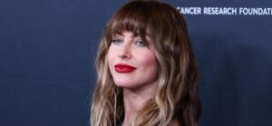 Followers Declare Julianne Hough Made A ‘Unhealthy Costume Alternative’ For 2024 Oscars