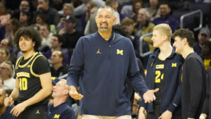 5 causes Michigan ought to hold beleaguered Juwan Howard as coach