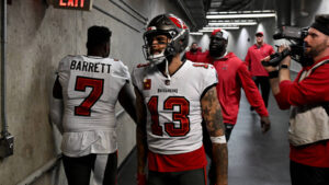 Mike Evans strikes a deal to stick with the Buccaneers