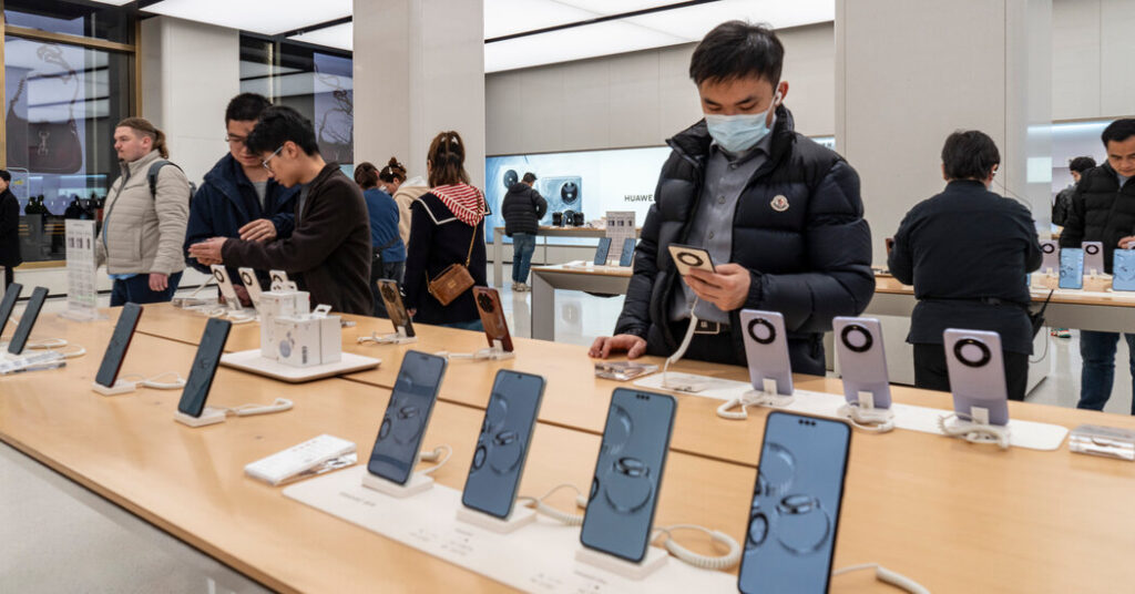 Apple Says It Was Ordered to Pull WhatsApp From China App Retailer