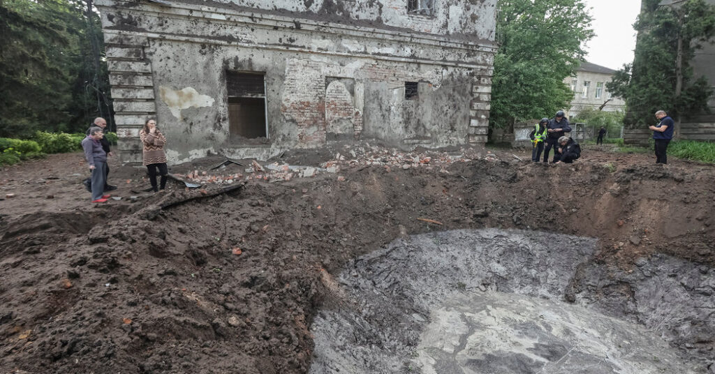 Russia Bombs Energy Crops and Ukraine Targets Refineries in Dueling Assaults