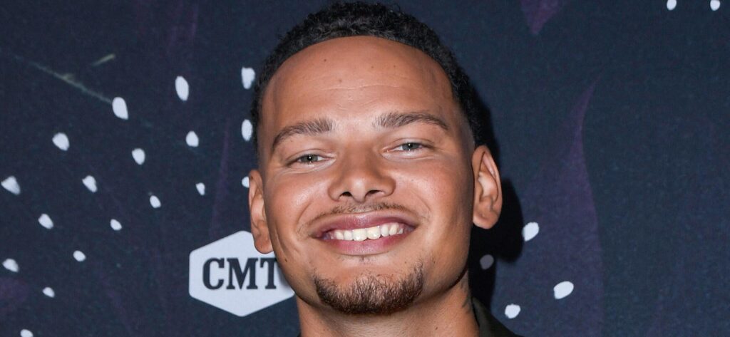 Kane Brown Loses It Throughout Efficiency, Takes Nasty Fall On Stage! Kane Brown Loses It Throughout Efficiency, Takes Nasty Fall On Stage!