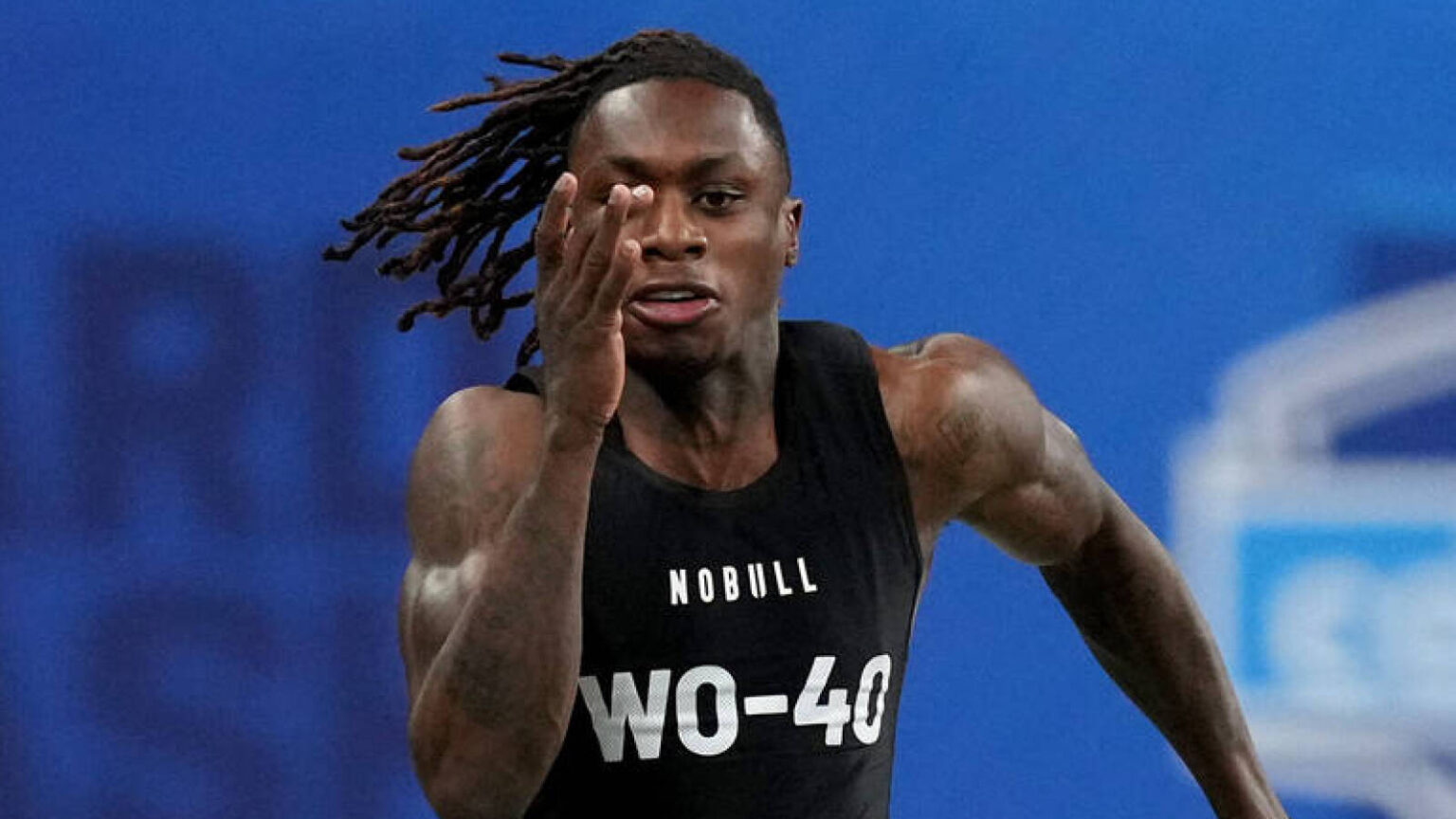 Chiefs commerce as much as No. 28, draft WR with record-setting velocity