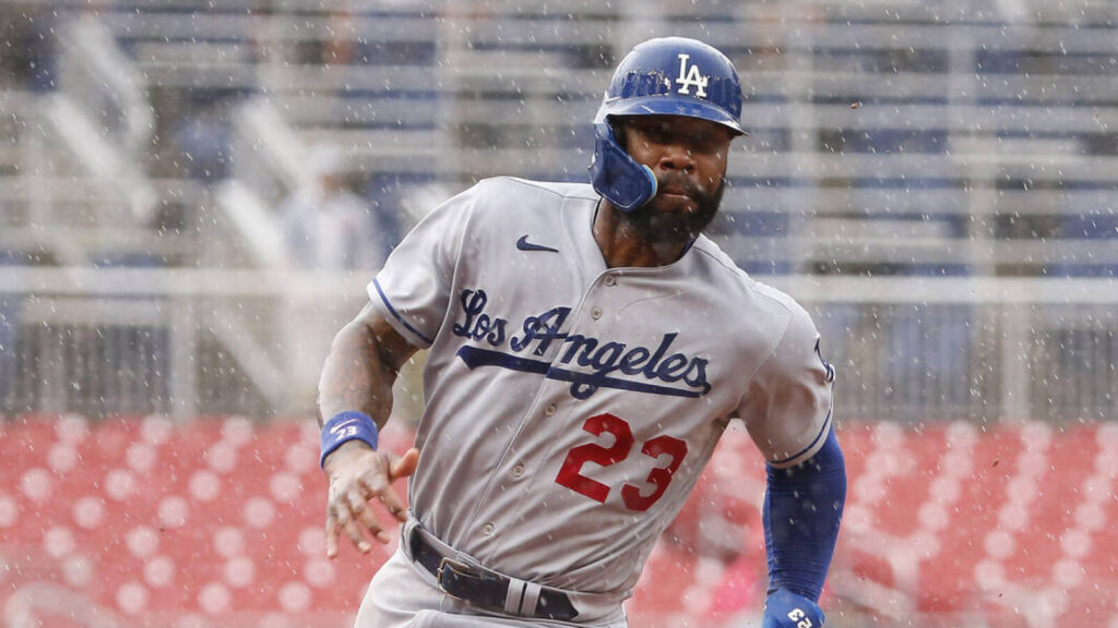 Dodgers lose five-time Gold Glove winner to harm Dodgers lose five-time Gold Glove winner to harm