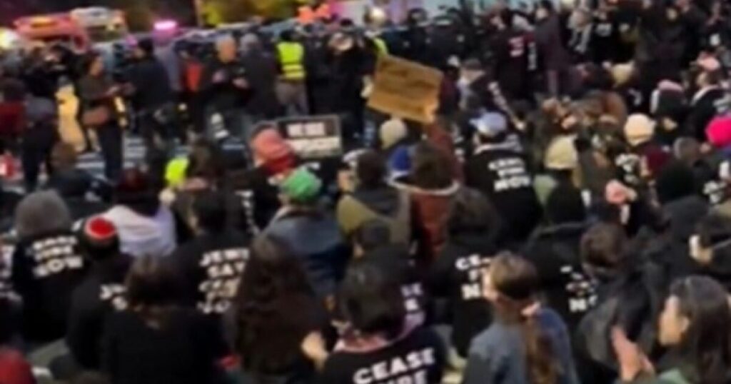 Anti-Israel Mob Assembles Exterior House of Chuck Schumer, Arrests Start Virtually Instantly (VIDEO) | The Gateway Pundit Anti-Israel Mob Assembles Exterior House of Chuck Schumer, Arrests Start Virtually Instantly (VIDEO) | The Gateway Pundit