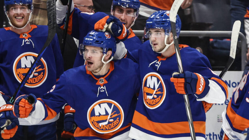 Watch: Islanders keep away from elimination with double-overtime win