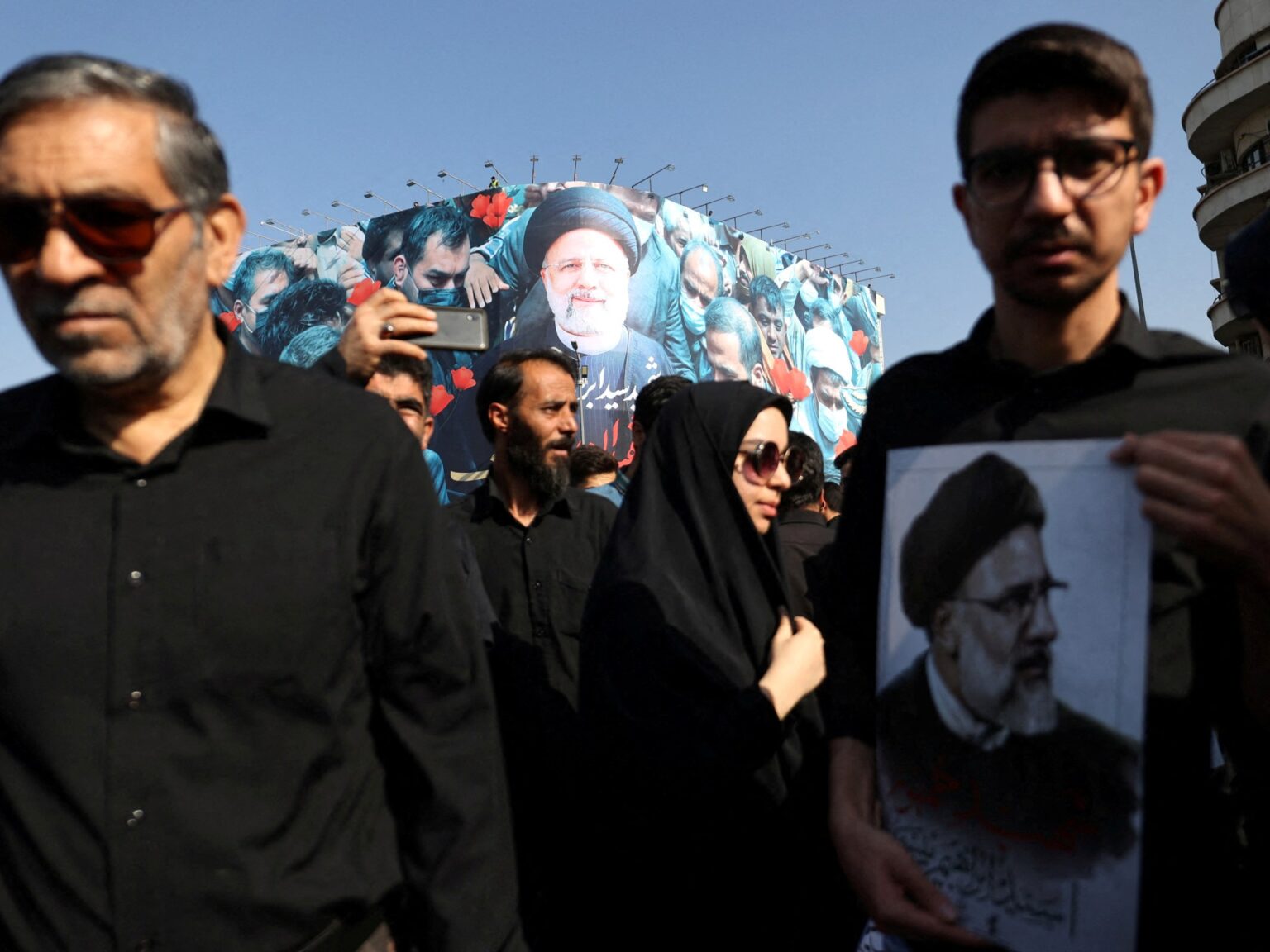1000’s march in Iran to mourn Raisi on last day of funeral | Politics Information