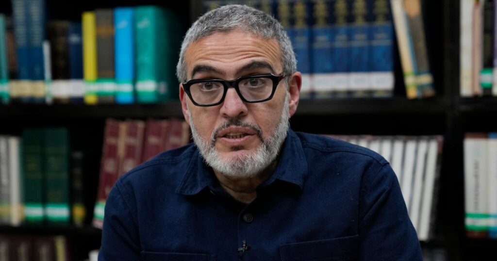 Palestinian physician Ghassan Abu-Sitta denied entry into France | Israel Battle on Gaza Information Palestinian physician Ghassan Abu-Sitta denied entry into France | Israel Battle on Gaza Information