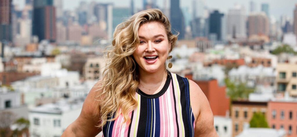 Inside Hunter McGrady’s Postpartum Shoot For Her SI Swimsuit Cowl