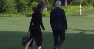 Biden’s Handler Appears to Keep in mind One thing Essential Midway to Marine One, Cameras Catch the Delicate Change | The Gateway Pundit