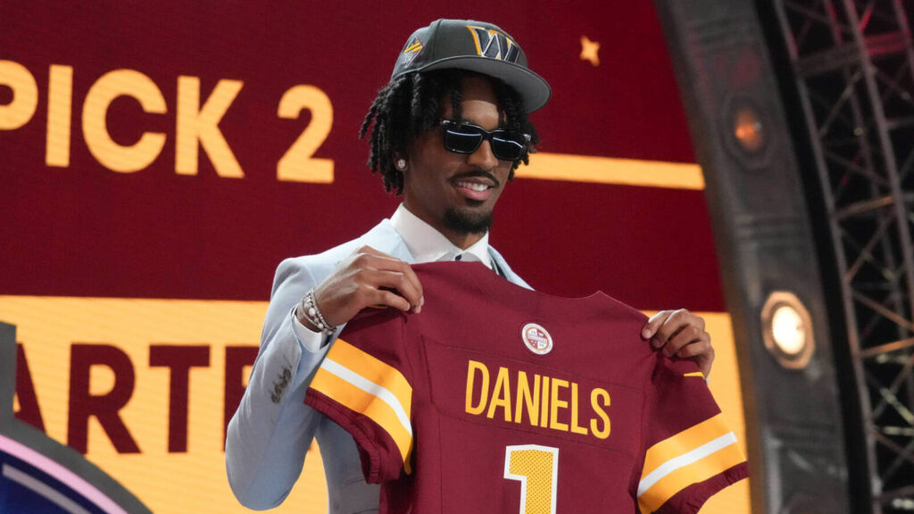 Jayden Daniels incomes rave critiques from Commanders teammates, coaches Jayden Daniels incomes rave critiques from Commanders teammates, coaches