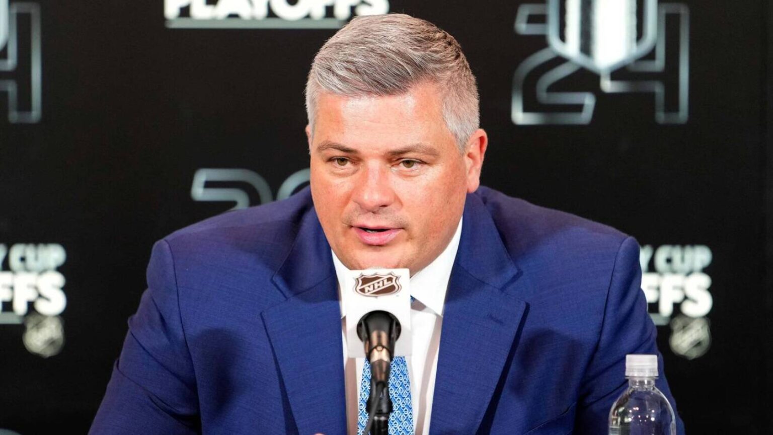 Maple Leafs fireplace HC Sheldon Keefe