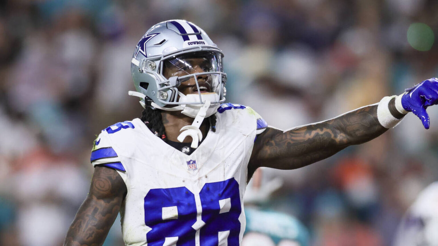 Reporter reveals why Lamb is not dashing to signal new contract