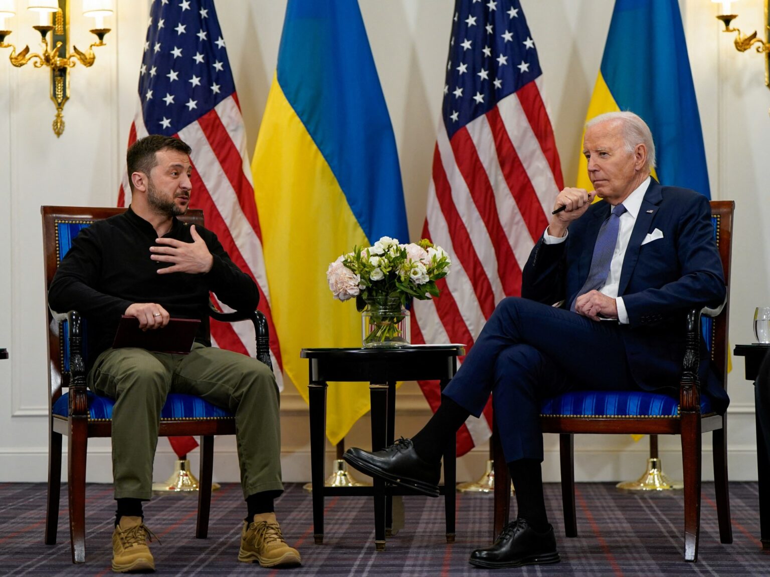 Biden apologises to Zelenskyy for support delays, lauds Ukraine’s warfare efforts | Russia-Ukraine warfare Information