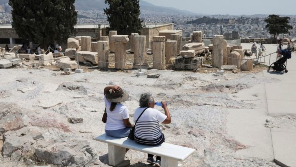 Greece shuts faculties and Acropolis as heatwave hits