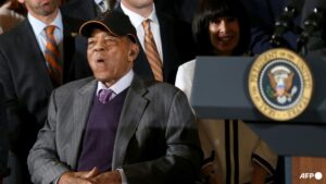 Baseball legend Willie Mays useless at 93