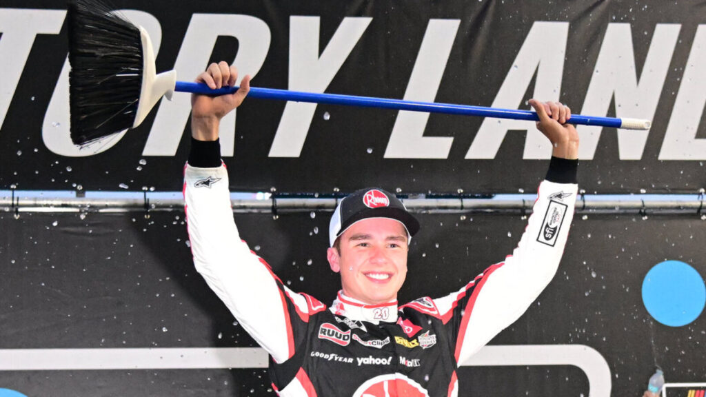 Bell wins wild NASCAR Cup Collection race at New Hampshire