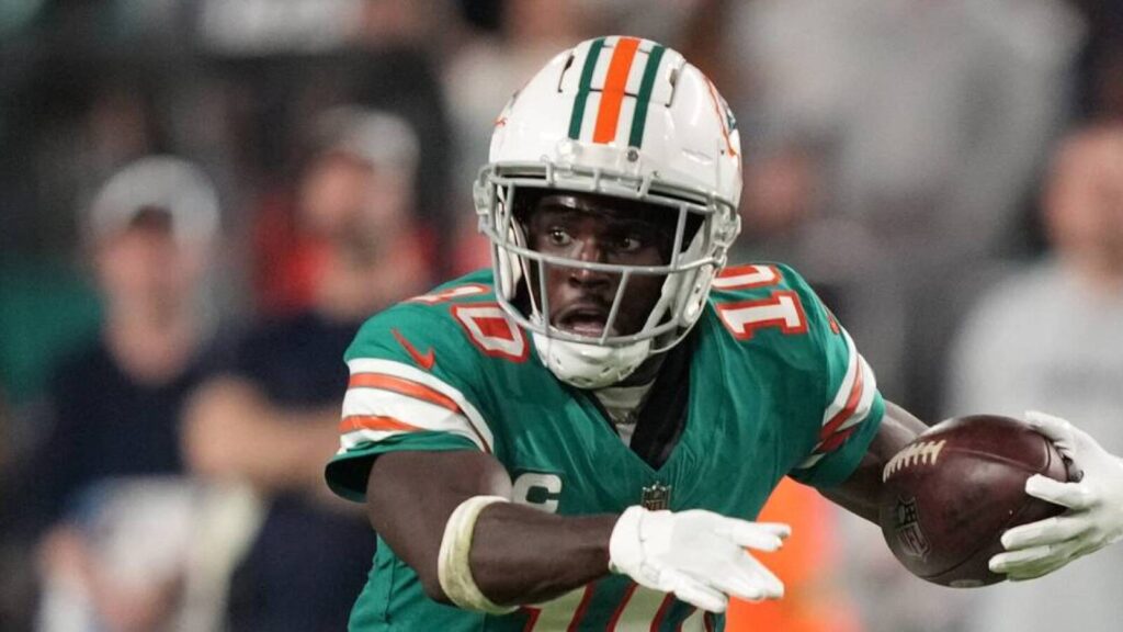 Hill opens up about wanting Dolphins to transform contract Hill opens up about wanting Dolphins to transform contract