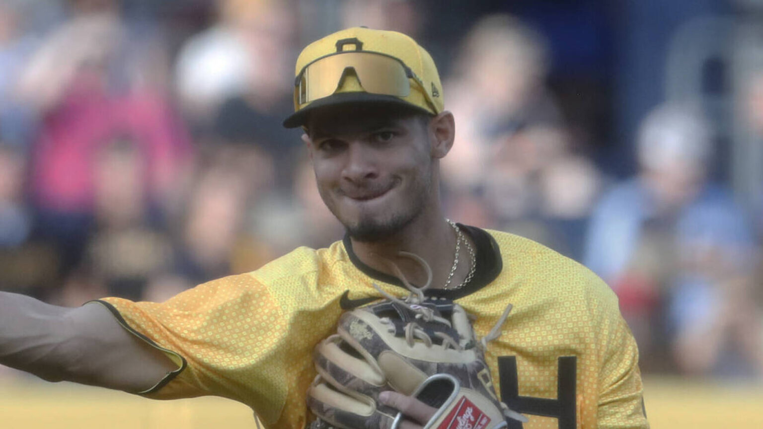 Padres infielder will get lifetime ban for betting on baseball