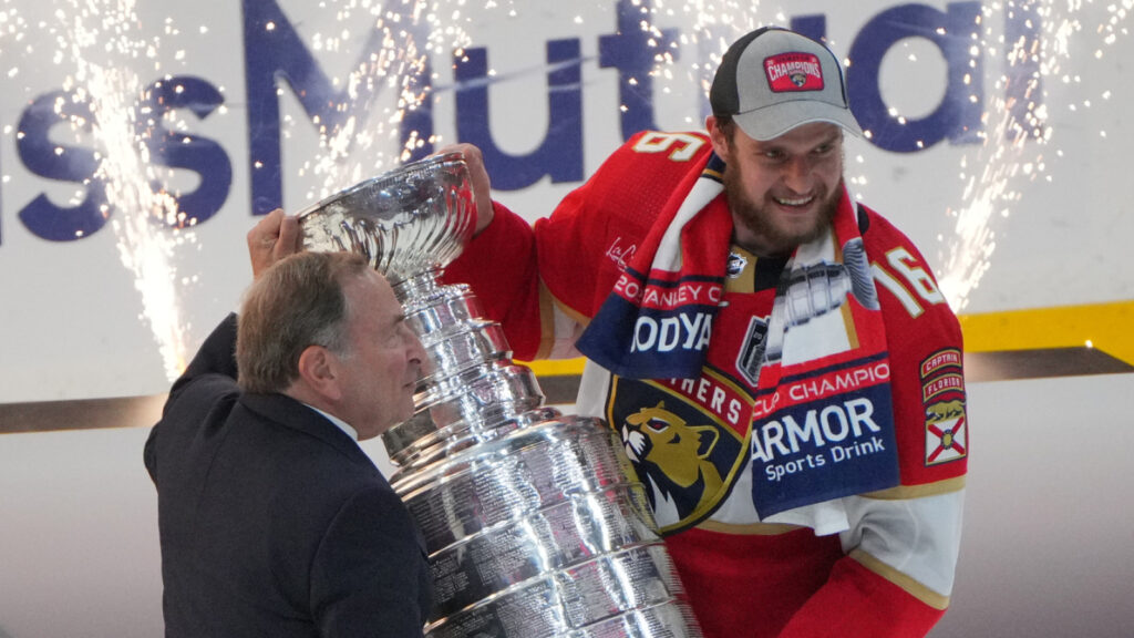 Watch: Wild sequence saves Panthers en path to Cup win