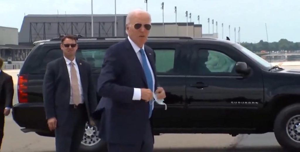 Indicators of Life? Joe Biden Seen for the First Time in Almost a Week, Exits Motorcade, Mumbles Incoherently at Reporters (VIDEO) | The Gateway Pundit Indicators of Life? Joe Biden Seen for the First Time in Almost a Week, Exits Motorcade, Mumbles Incoherently at Reporters (VIDEO) | The Gateway Pundit