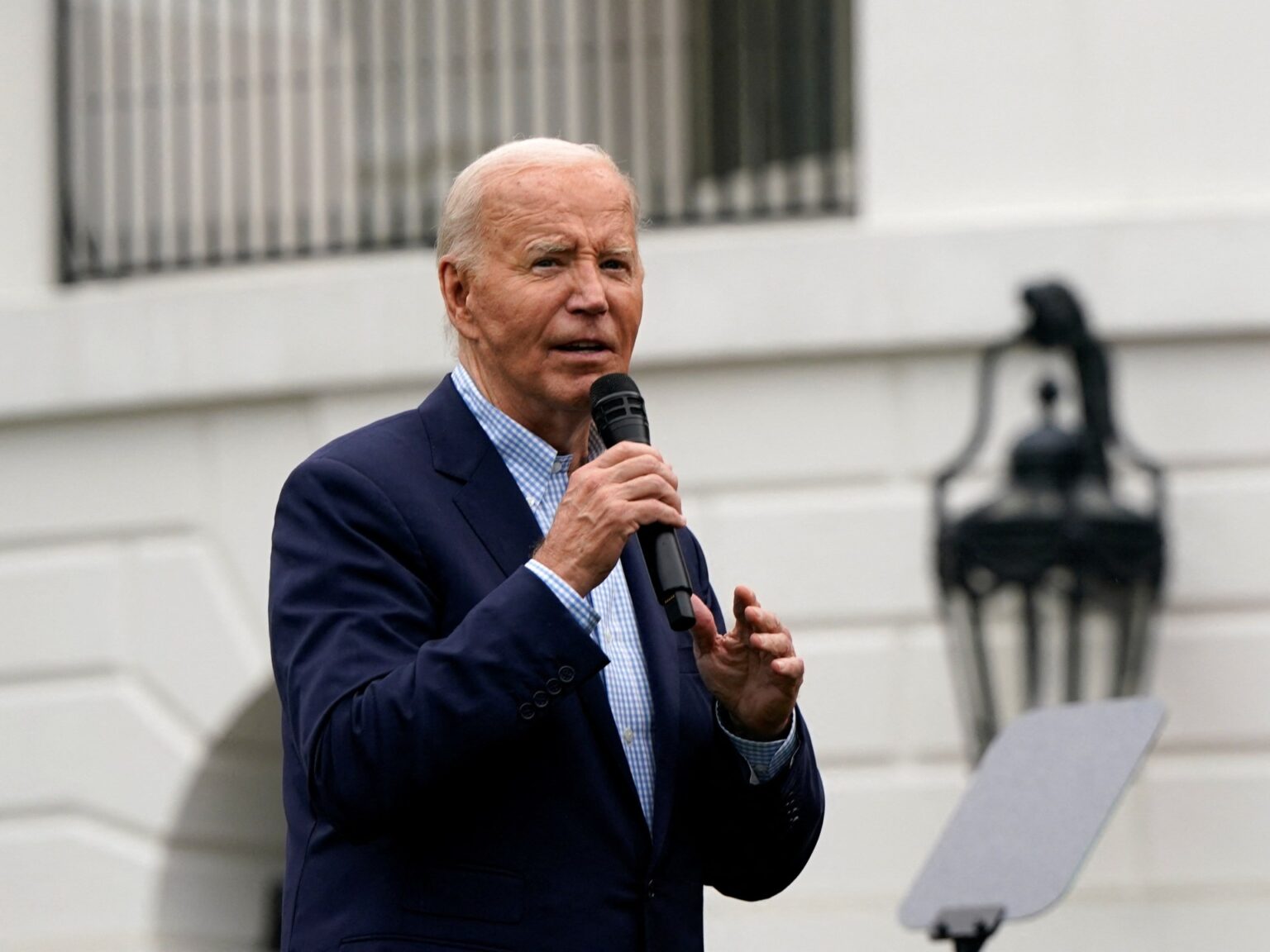 ‘I’m not going anyplace’: Biden once more slaps down calls to step apart | Politics Information ‘I’m not going anyplace’: Biden once more slaps down calls to step apart | Politics Information